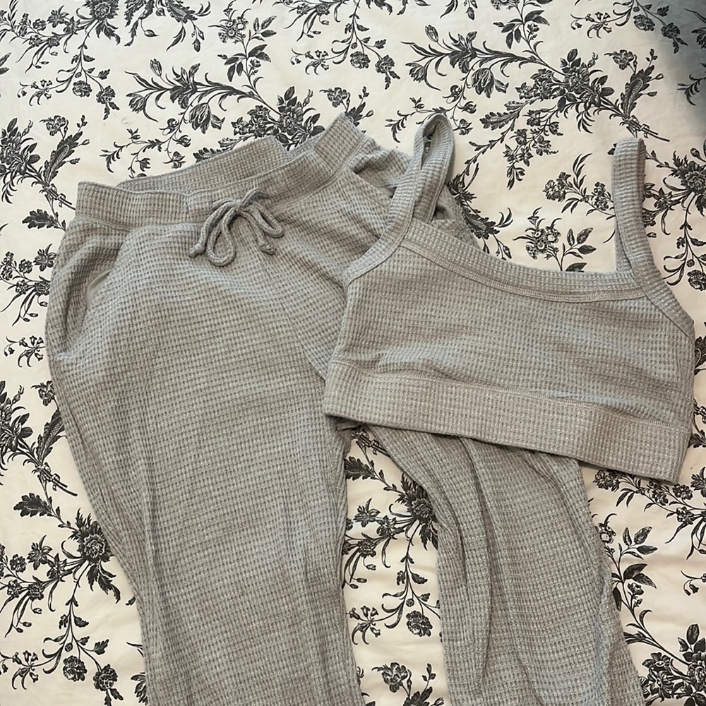 Gilly Hicks Set